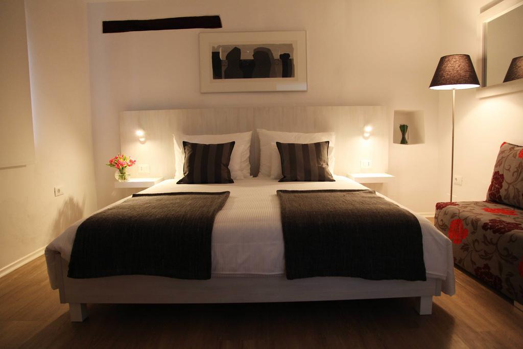 Boutique Hotel Dvor Dobrovo Pokoj fotografie