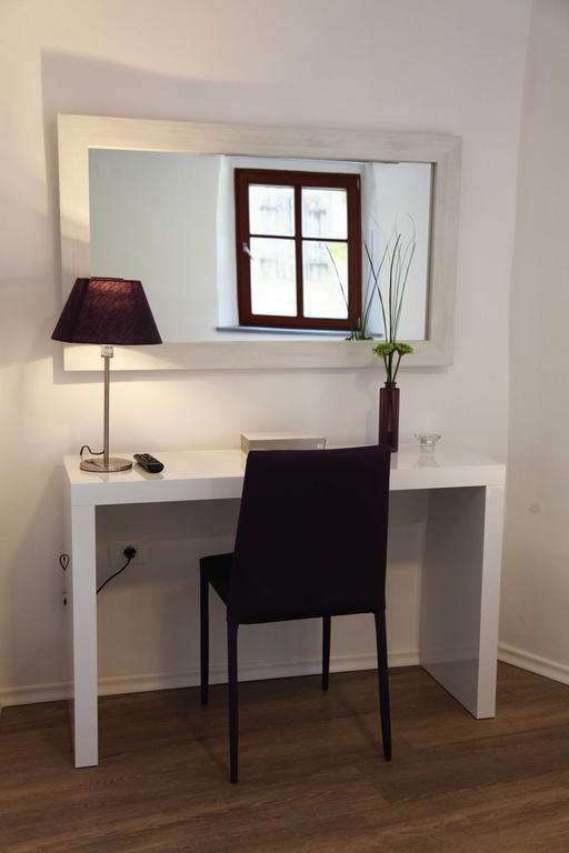 Boutique Hotel Dvor Dobrovo Pokoj fotografie