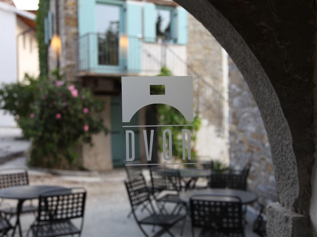 Boutique Hotel Dvor Dobrovo Exteriér fotografie