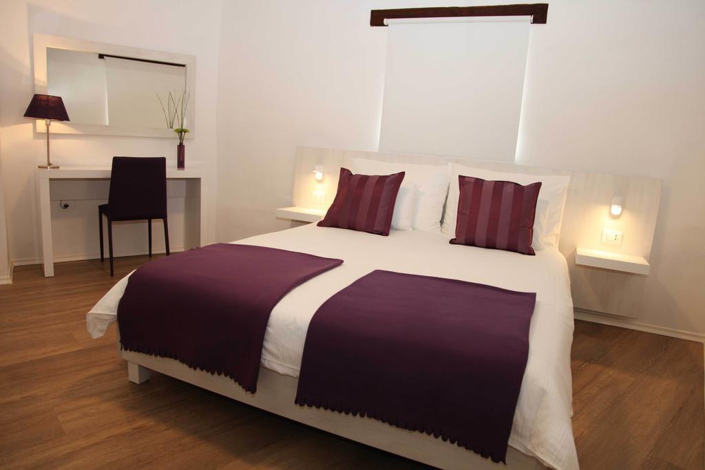 Boutique Hotel Dvor Dobrovo Pokoj fotografie