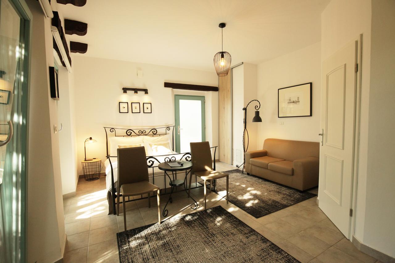 Boutique Hotel Dvor Dobrovo Exteriér fotografie